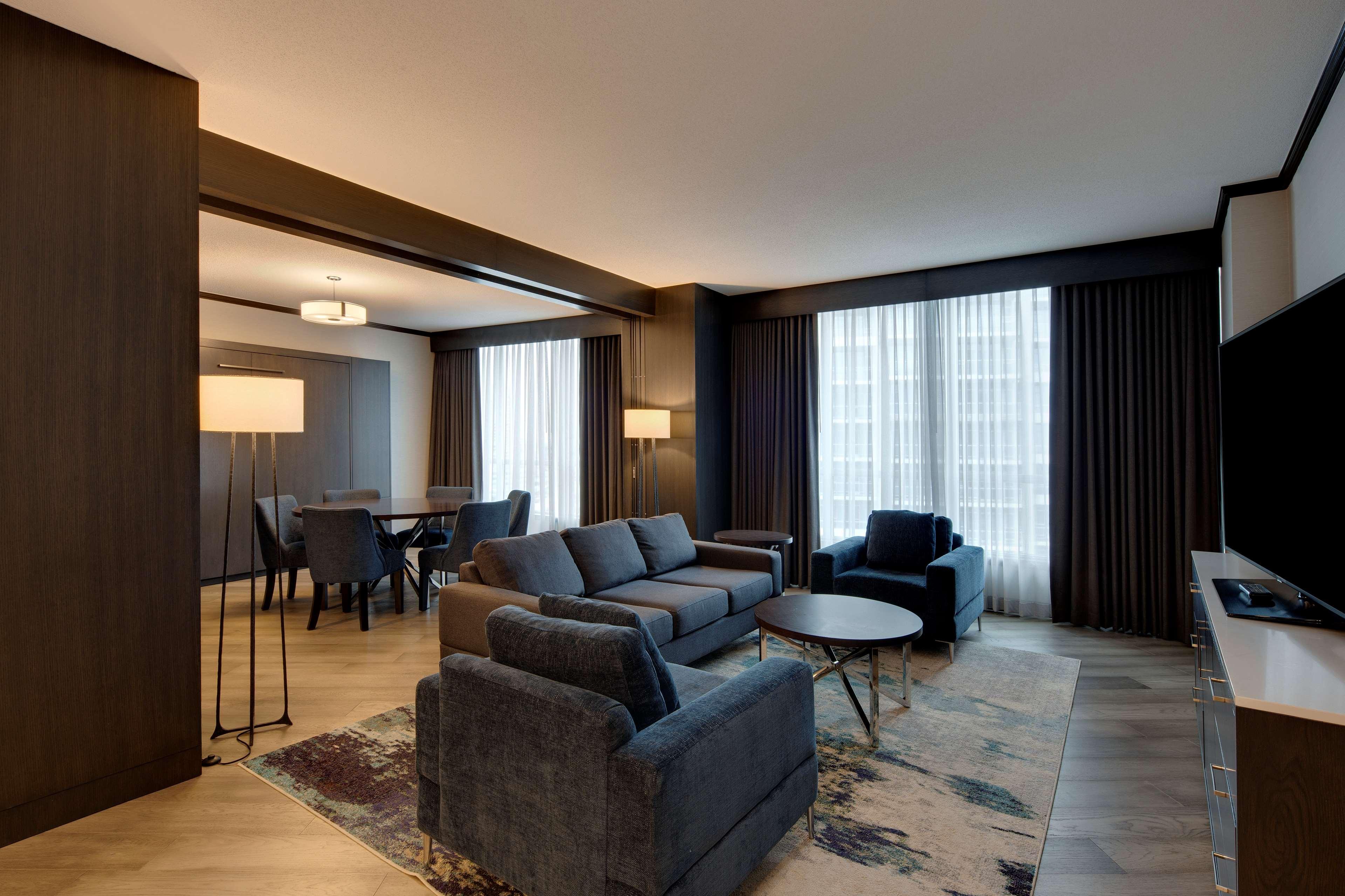 Hilton Vancouver Metrotown Бернабі Екстер'єр фото