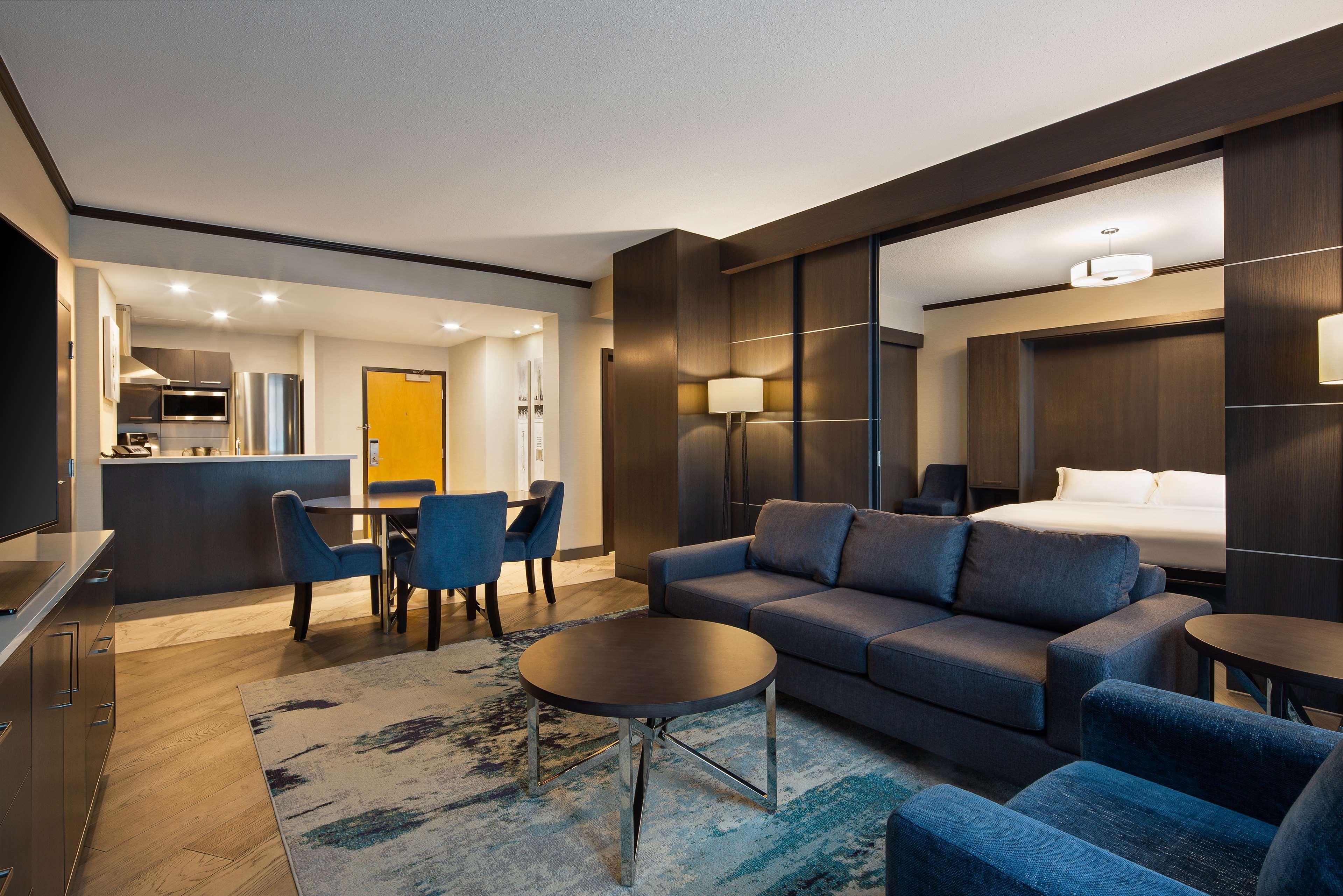 Hilton Vancouver Metrotown Бернабі Екстер'єр фото