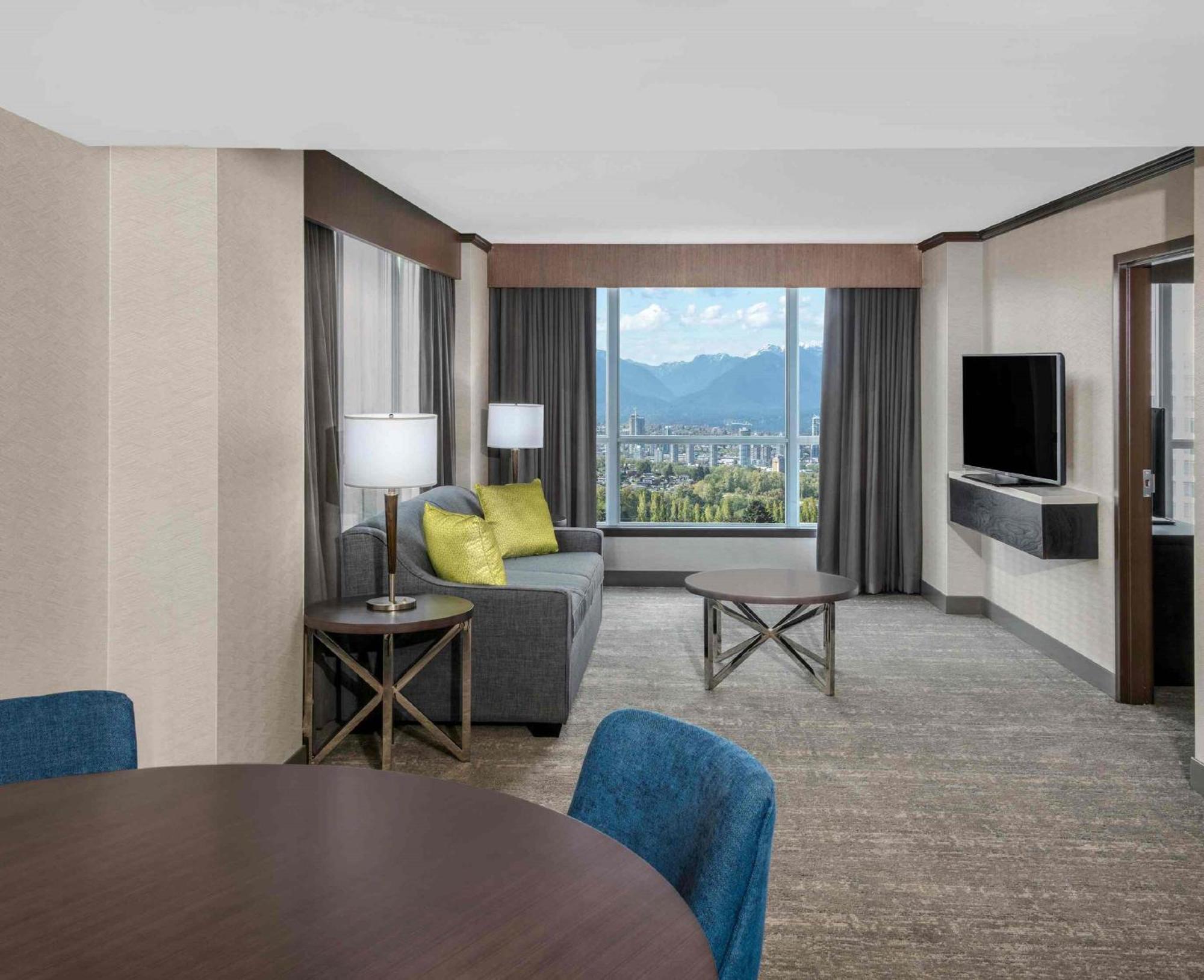 Hilton Vancouver Metrotown Бернабі Екстер'єр фото